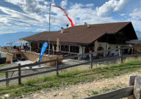 Tarscher Alm - Herbert hat schon aufgebaut