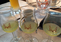 Pizzeria während Regen