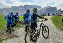 Refugio Gemici im Hintergrund die Sella